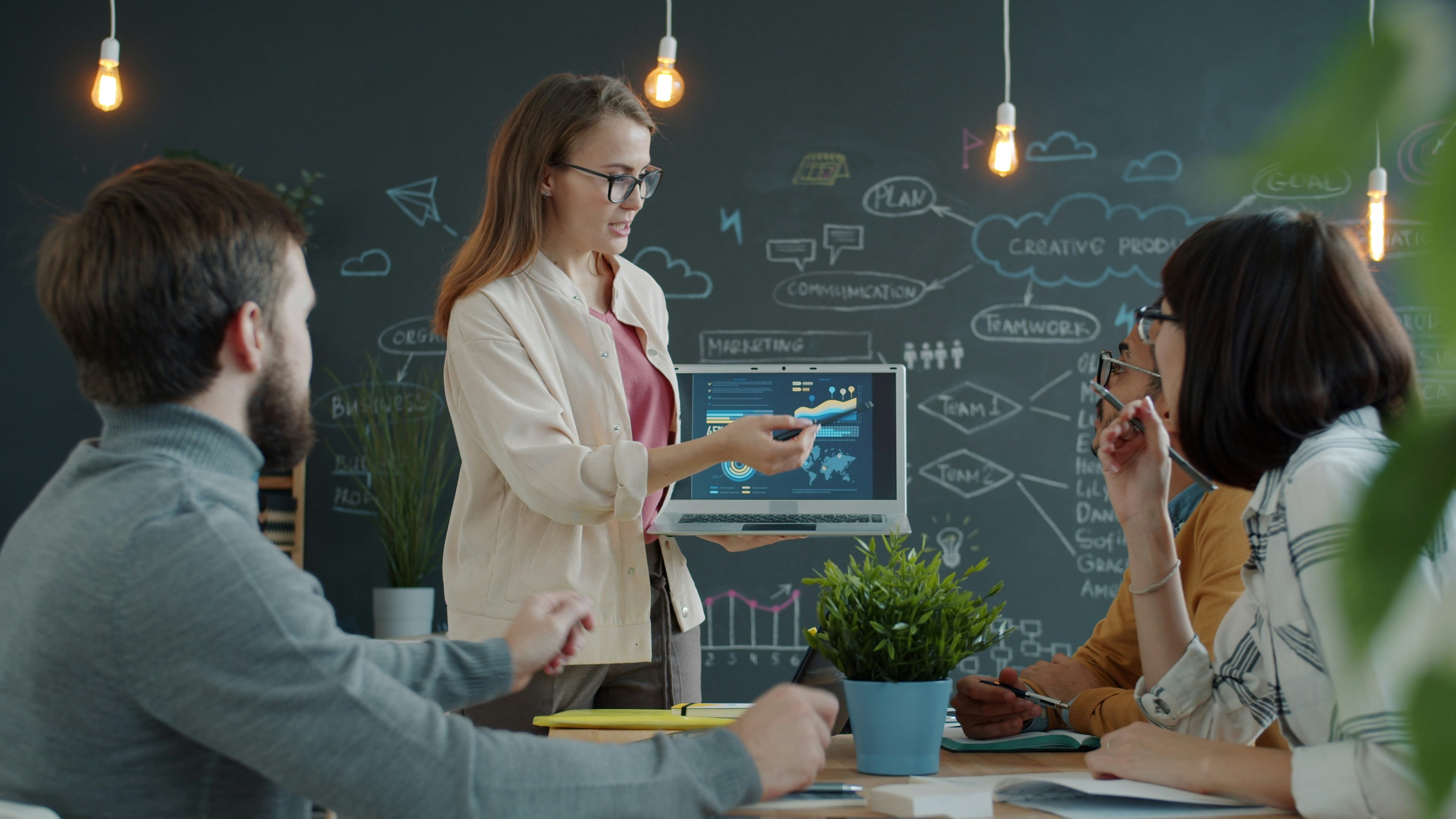 Daten- & KI-Strategie